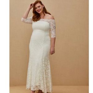 TORRID OFF SHOULDER FIT & FLARE WEDDING DRESS SZ 24